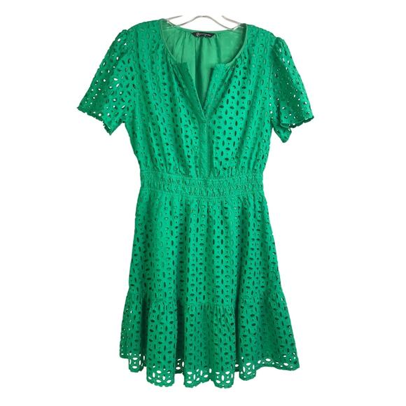 Pretty Garden Dress Womens Size M Green V-neck Short Sleeve Eyelet Daytime Party - Picture 1 of 8